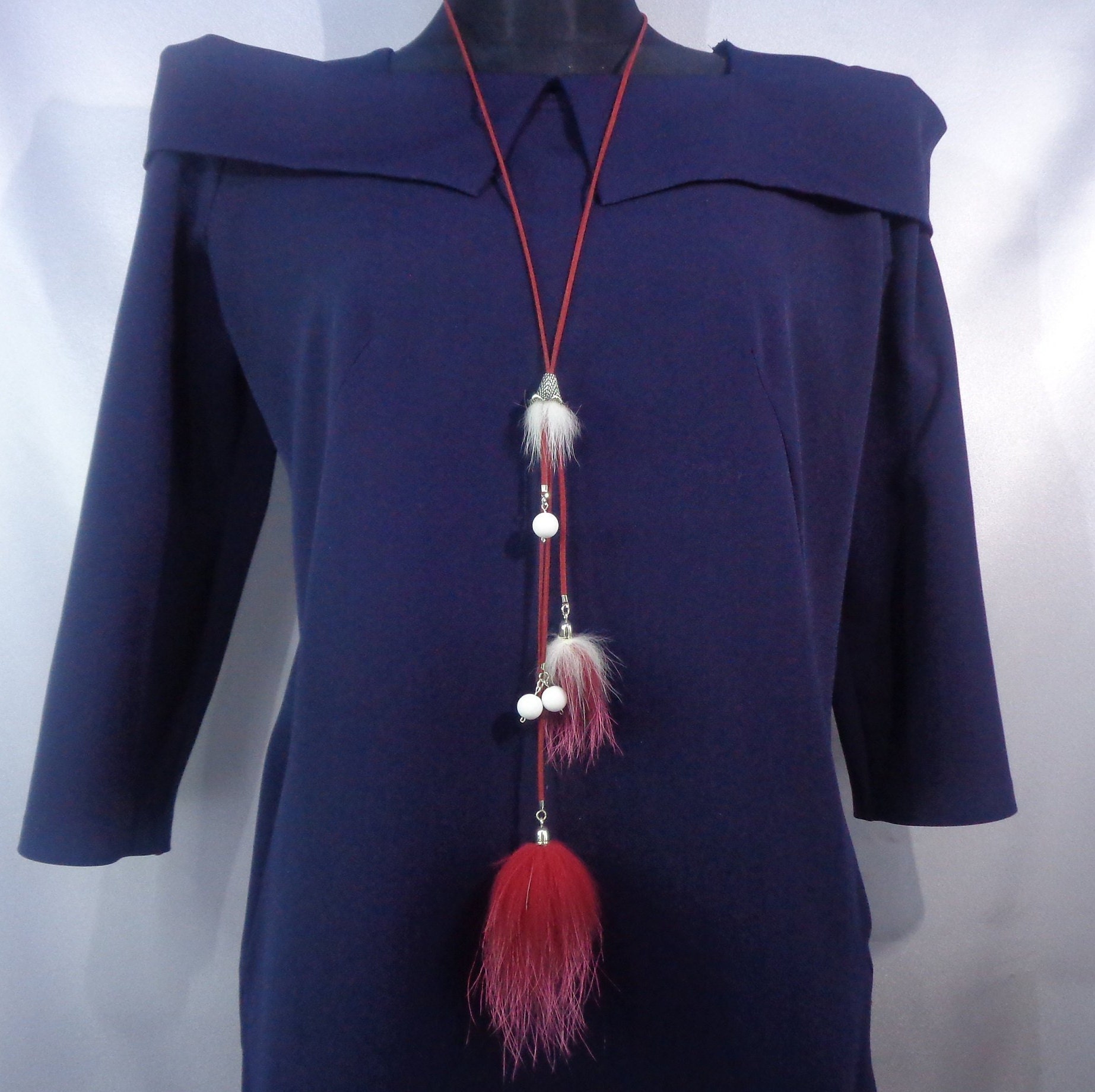 Lange Elegante Halskette Mit Naturfell, Natursteinen, Natürlichen Haut Lange Elegante Halskette Mit Naturfell, Natursteinen, Natürlichen Haut von WoollyFinds