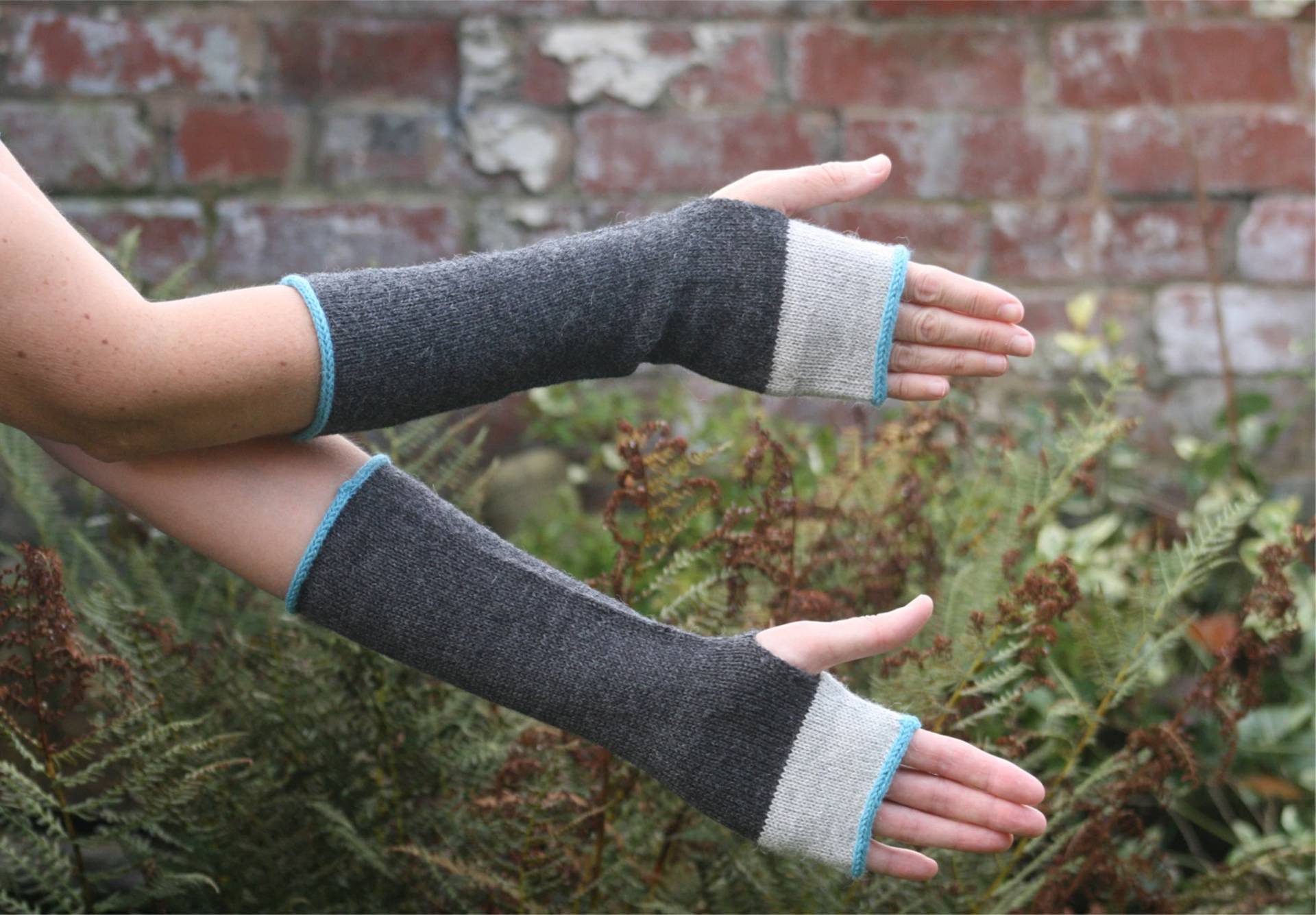 Fingerlose Handschuhe, Armstörchen, Pulswärmer, Pulswärmer - Grau, Grau Und Blau, Türkis Wolle Alpaka von WoollyGoodStuff