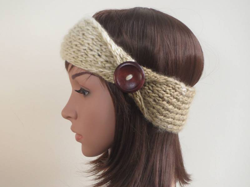 Handgestrickte Wolle Ohrwärmer Stirnband Creme Ombre Mit Knopf von WoollyMomo