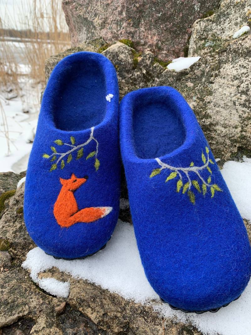 Gefilzte Wolle Hausschuhe, Blauer Fuchs Design, Bequeme Clogs Für Frauen von WoolyBerg