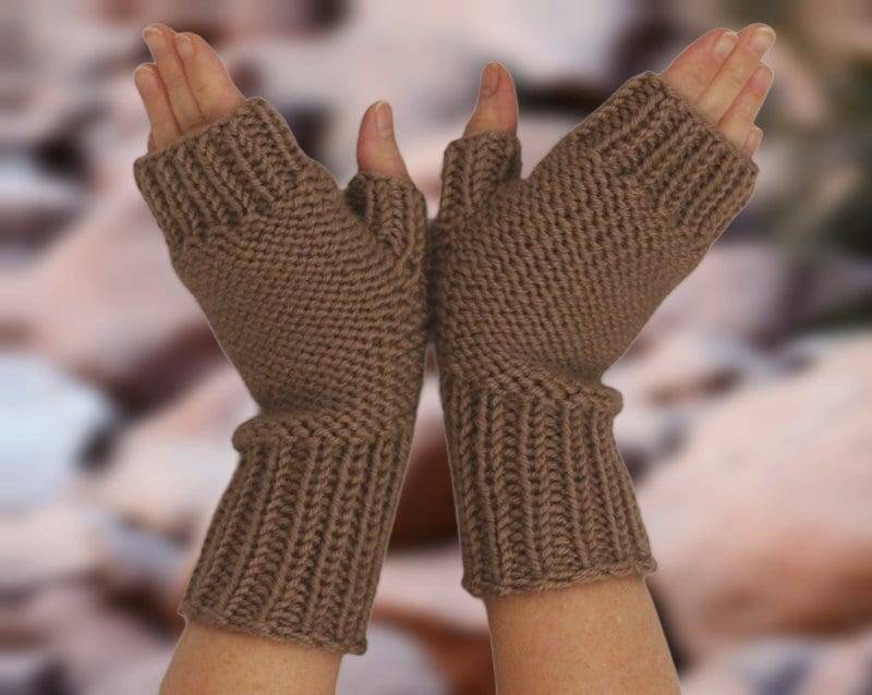 Handgestrickte Fingerlose Handschuhe Gemütliches Winter-Accessoires Handgestrickte Fingerlose Handschuhe Gemütliches Winter-Accessoires von WoolyThinker