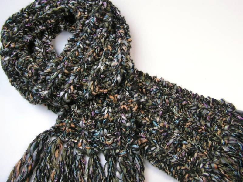 Grobstrick-Schal Aus Effektgarn, Anthrazit-Bunt Mit Glitzerganz, 19 cm Breit, 180 Lang, Handgestrickt Eingeknüpften Fransen von WoolyWhisper