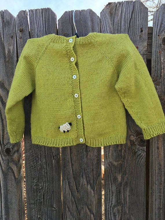 Neugeborene, Kind's Strickjacke Made To Order von Woolycricket