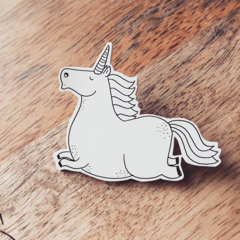 Einhorn Pin/Magnet Needle Minder - Handgemachte Brosche Kunststoff Süsses Ausgefallenes Geschenk Regenbogen Pferd Pegasus Magie Handmade Vegan von WooodlandFactory