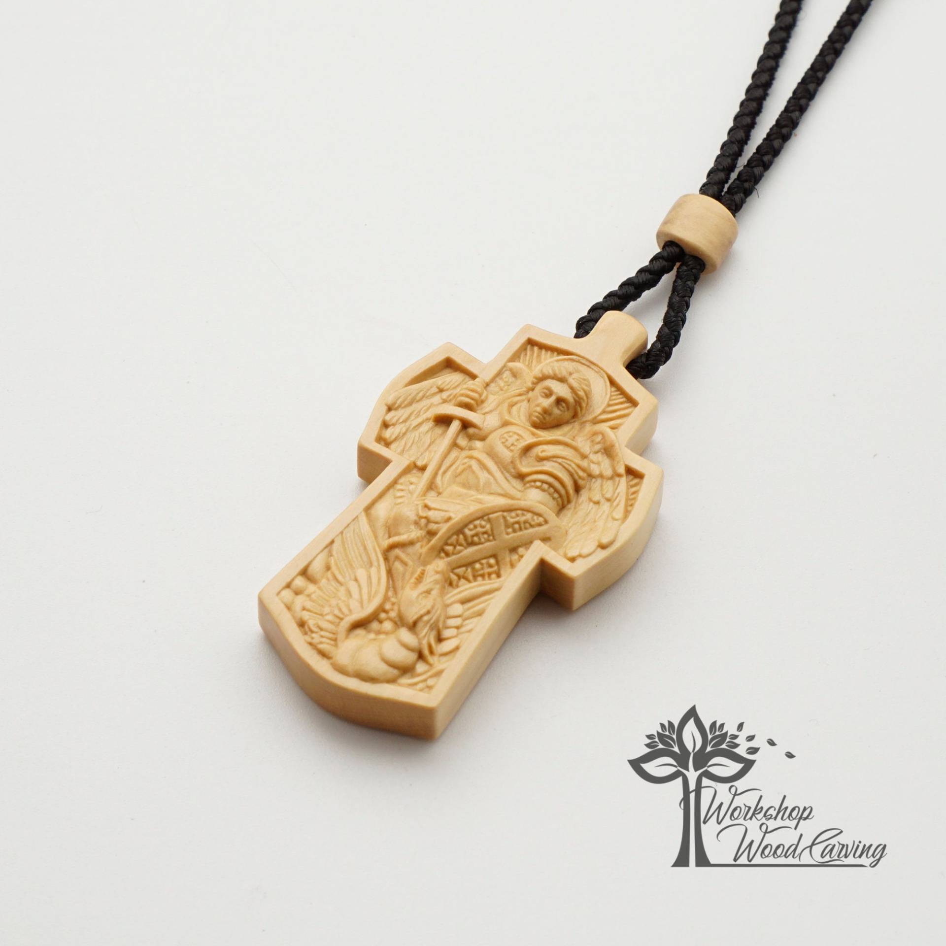 Handgeschnitzter Buchsbaum Erzengel Michael Kreuz Halskette Christlicher Anhänger Handgeschnitzter Buchsbaum Erzengel Michael Kreuz Halskette Christlicher Anhänger von WorkshopWoodCarving