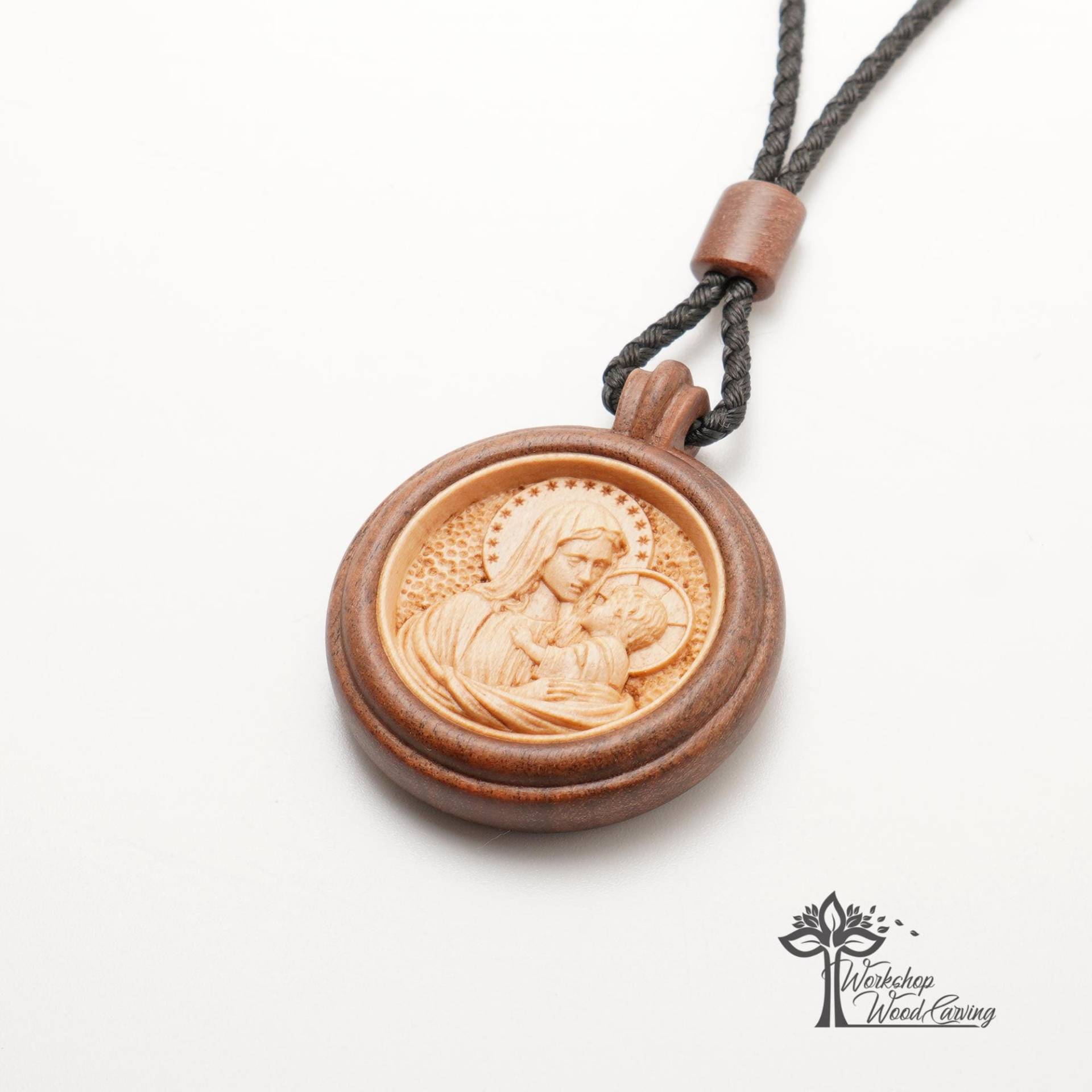 Holz Medaillon Jungfrau Maria Anhänger Christian Halskette Handgemacht Holz Medaillon Jungfrau Maria Anhänger Christian Halskette Handgemacht von WorkshopWoodCarving