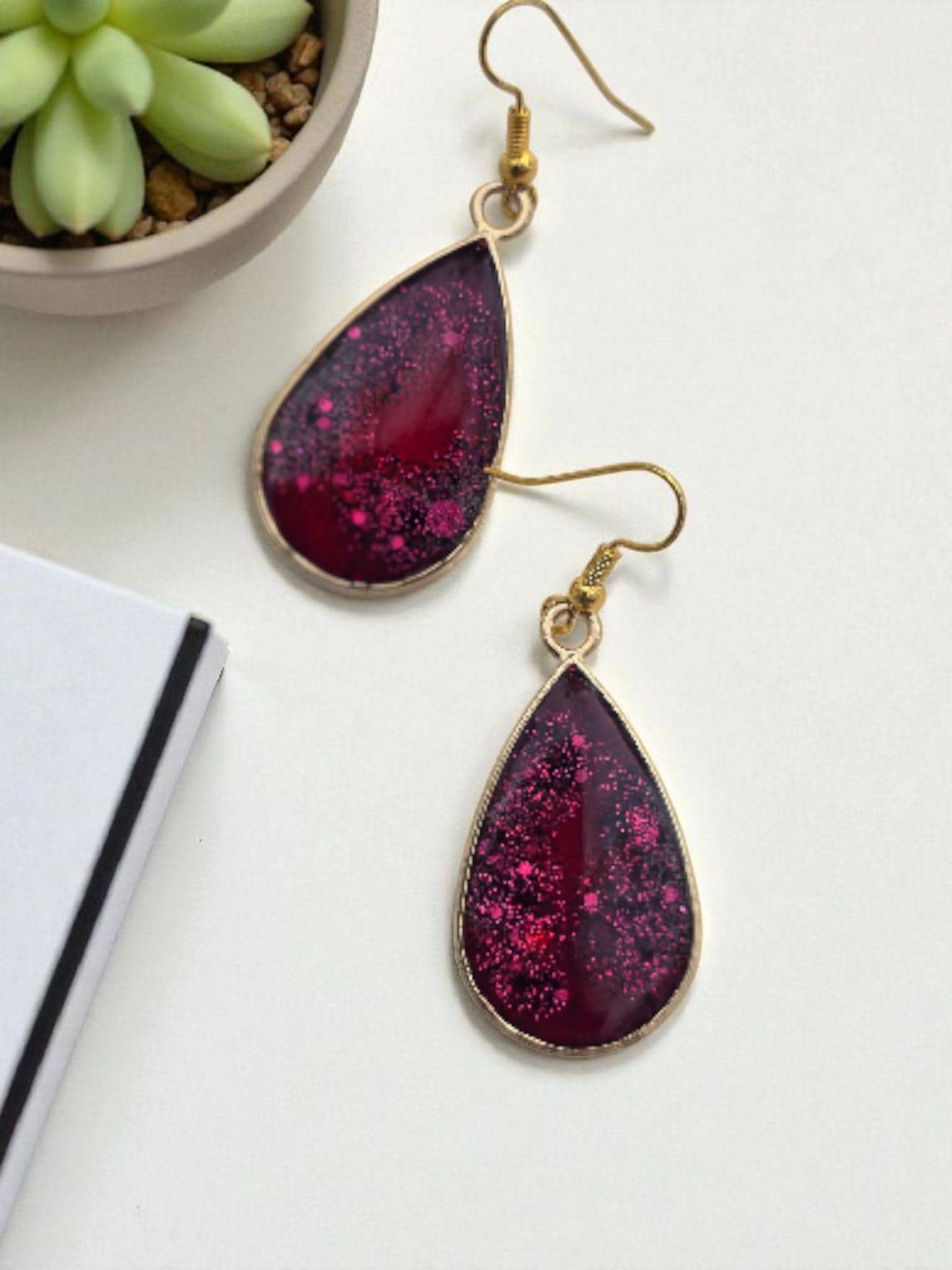 Handgefertigte Tropfenohrringe Aus Harz - Weinrot Edelstahlhaken Eleganter Statement-Schmuck von WorkshopofHappinesML
