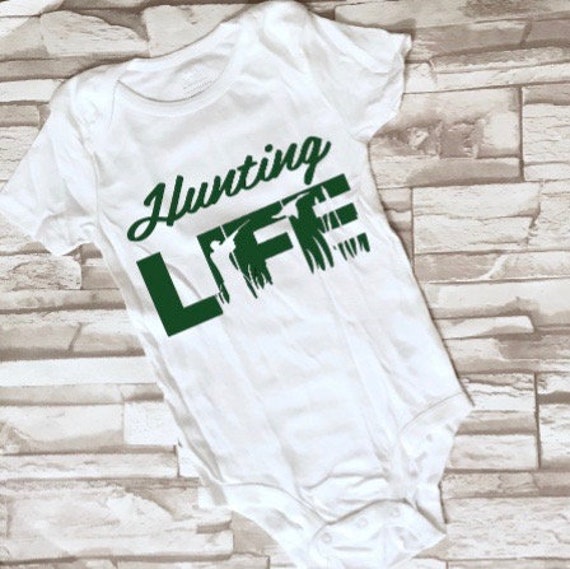 Jagd T-Shirt - Strampelanzug von WorksofPanglossian