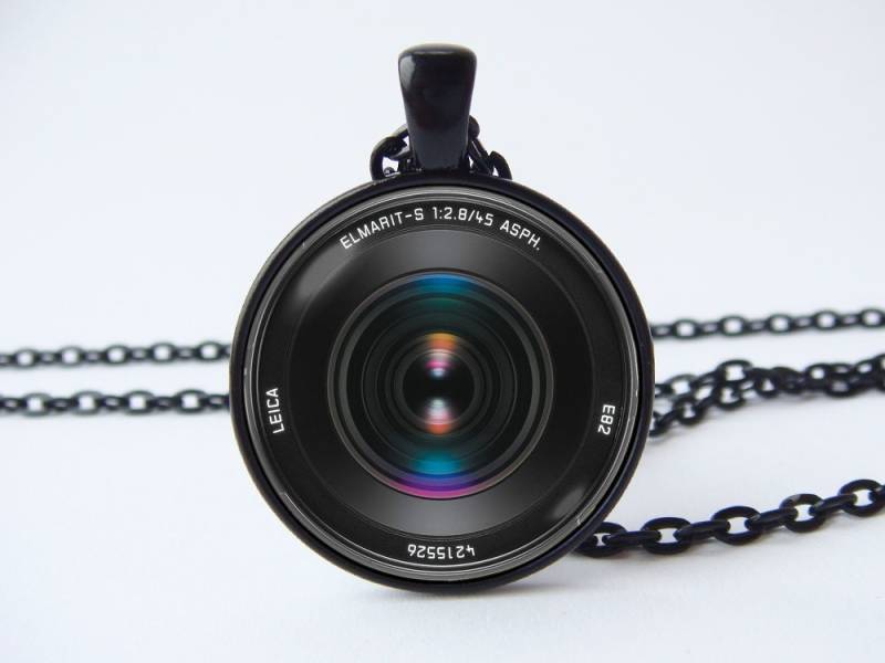 Halskette Kameralinse Schwarz Anhänger Mann Geschenk Kamera Schmuck Fotograf Traveler Tourist von WorldOfDream