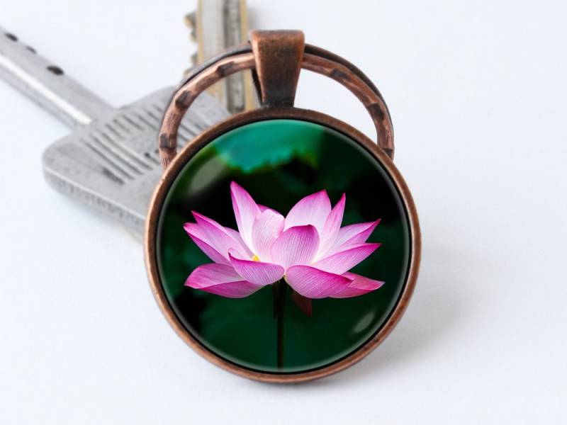 Lotus Schlüsselanhänger Schmuck Weihnachtsgeschenk Blumenanhänger Blumenschmuck Blumen Floral Pink Pflanzen von WorldOfDream