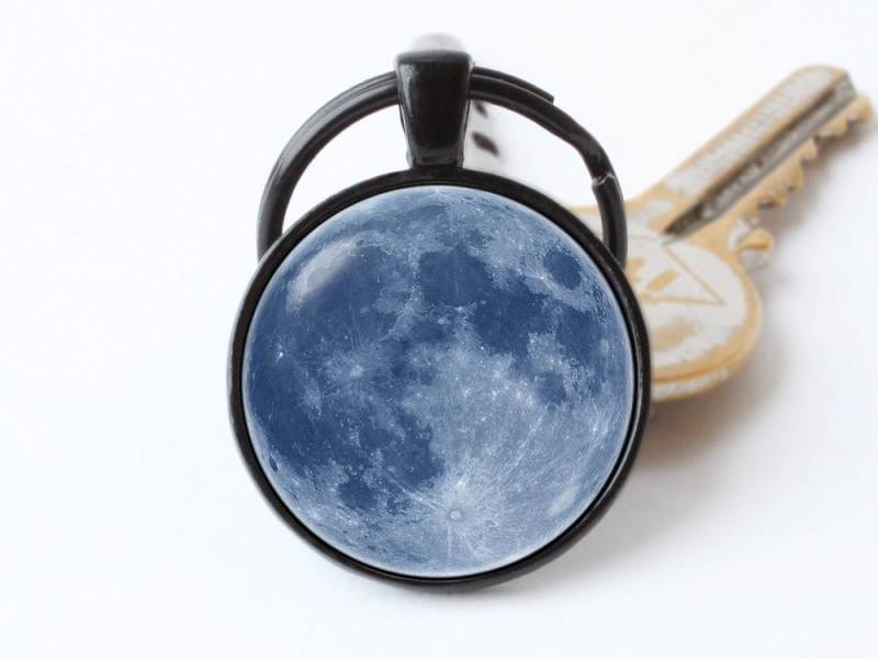 Mond Schlüsselanhänger Weihnachtsgeschenk Blauer Anhänger Universum Weltraum Geschenkideen Astronomie von WorldOfDream