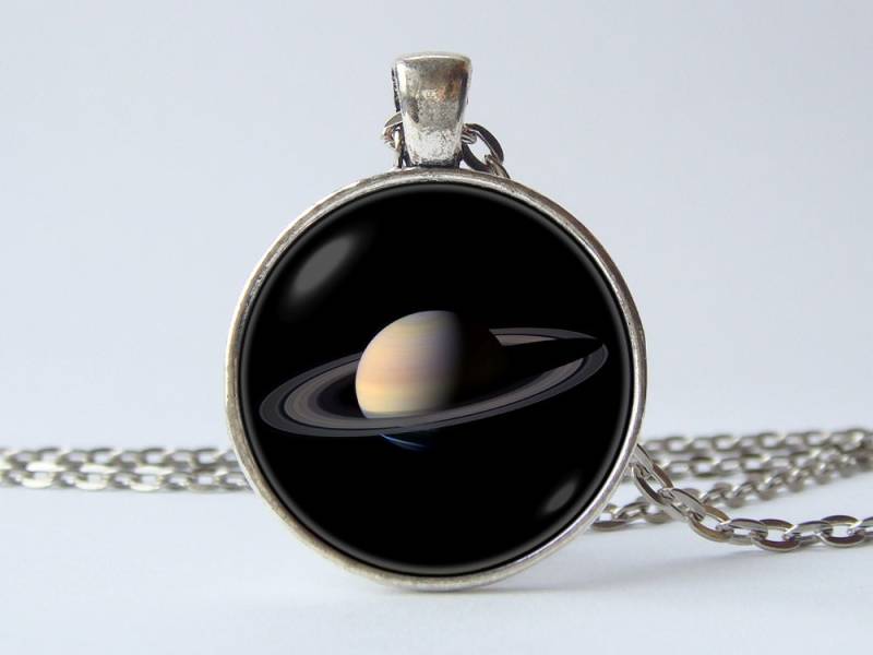 Saturn Halskette Space Planet Anhänger Kosmos Universum Planeten Geschenk Galaxy von WorldOfDream