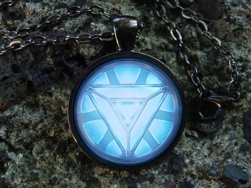 Glowing Halskette Glühen in Der Dunklen Personalisierte Superheld Glühende Schmuck Den Anhänger Superhelden Geschenke Für Männer von WorldOfGlow