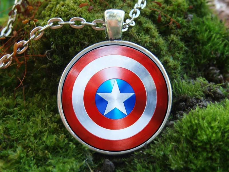 Glowing Halskette Glühen in Der Dunklen Superhelden Glühende Schmuck Geschenke Für Männer Silbernen Geschenk Helden von WorldOfGlow