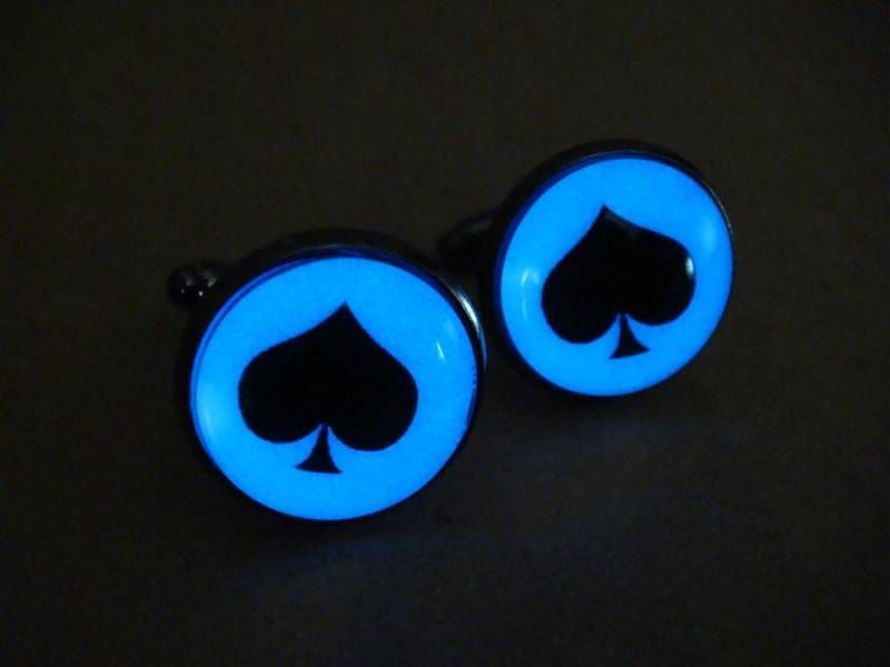 Glühen in Den Dunklen Cufflinks-Pik/Poker Glühende Manschette Links Glow Manschettenknöpfe For Men Ehemann Geschenk Für Mann Geschenke Männer von WorldOfGlow