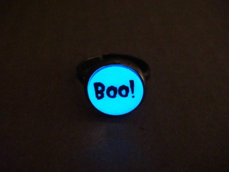 Glühen in Den Dunklen Halloween-Ring/Glow Boo Ring Glowing Handmade Scary Schmuck Halloween Nacht von WorldOfGlow