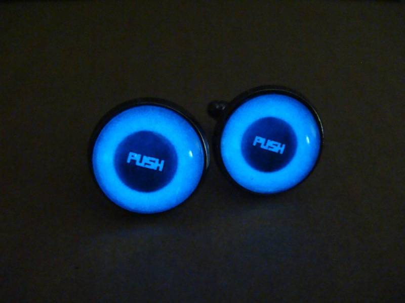 Glühen in Den Dunklen Manschettenknöpfe/Push Button Leuchtende Glow Für Männer Ehemann Geschenk Mann Männer-Zubehör von WorldOfGlow
