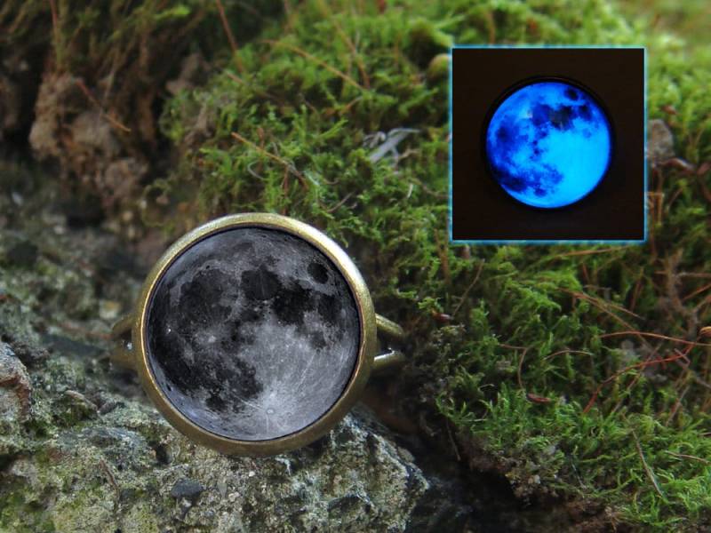 Glühender Mond Ring/Grau Planet Glühen Im Dunkeln Glühenring Handgemachte Kosmos Leuchtet Spase von WorldOfGlow