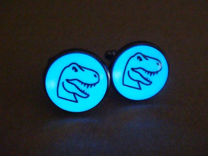 Leuchtende Manschettenknöpfe Dinosaurier/Glühend Tirex Draco T-Rex Cufflinks Geschenk Freund Ehemann Dragon Dino von WorldOfGlow