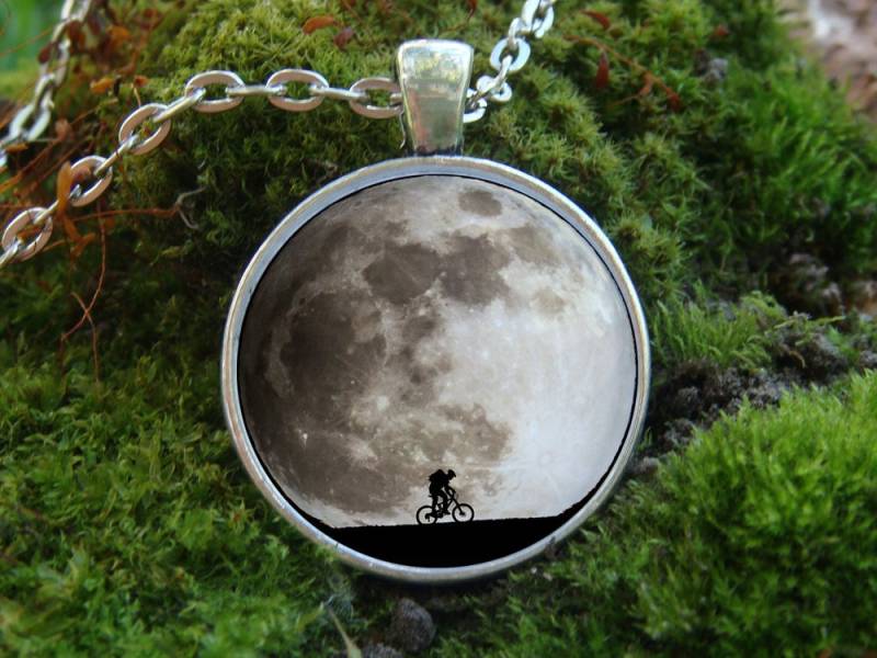 Mond Und Bike Glühen Im Dunklen Glühende Halskette Schmuck Schein Glühen in Den Kette Einzigartige Radfahrer Sport von WorldOfGlow