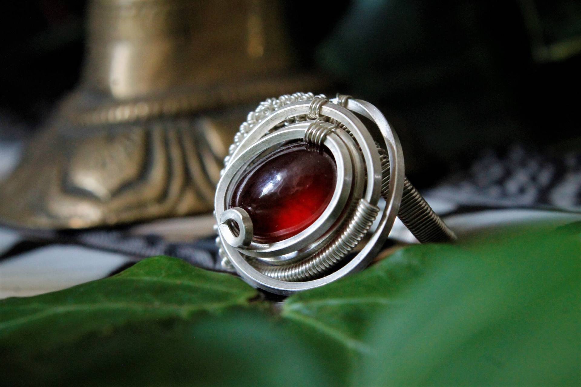 Karneol Ring, Silberring 925, Verstellbarer Silberdrahtschmuck, Handgemacht, Weinroter Edelsteinring, Sterling Silber, Statement Ring Karneol Ring, Silberring 925, Verstellbarer Silberdrahtschmuck, Handgemacht, Weinroter Edelsteinring, Sterling Silber, Statement Ring von WorldOfNaiad