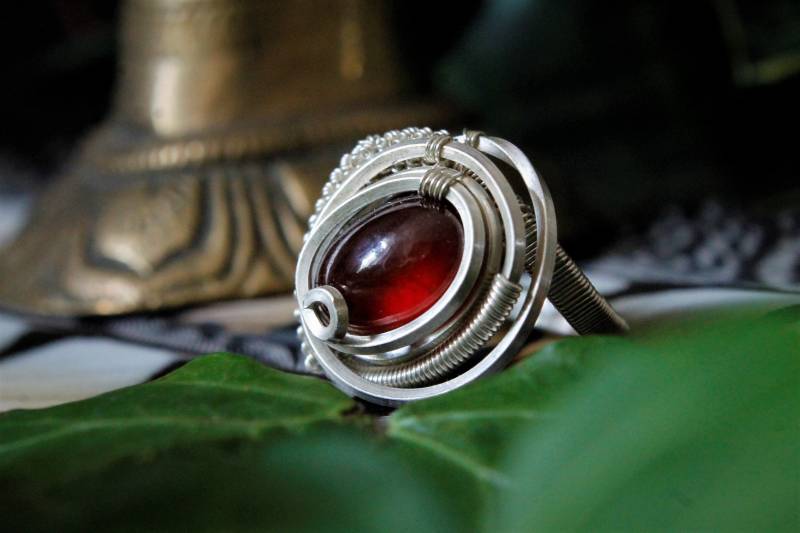 Karneol Ring, Silberring 925, Verstellbarer Silberdrahtschmuck, Handgemacht, Weinroter Edelsteinring, Sterling Silber, Statement Ring Karneol Ring, Silberring 925, Verstellbarer Silberdrahtschmuck, Handgemacht, Weinroter Edelsteinring, Sterling Silber, Statement Ring von WorldOfNaiad
