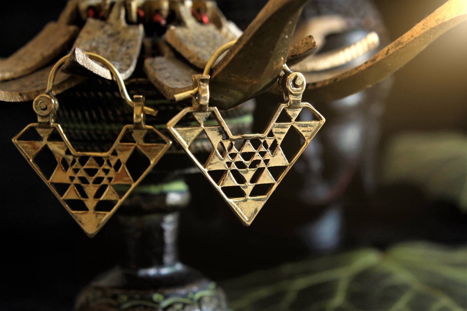 Sri Yantra Ohrringe, Kleine Messingohrringe, Nickelfrei, Heilige Geometry, Sacred Dreieckige Spiritueller Schmuck Sri Yantra Ohrringe, Kleine Messingohrringe, Nickelfrei, Heilige Geometry, Sacred Dreieckige Spiritueller Schmuck von WorldOfNaiad