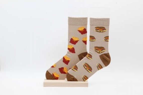 Cheeseburger Fries Hamburger Männer Frauen Socken, Lustige Verrückte Bunte Geschenkidee, Perfektes Geschenk, Mismatched von WorldOfSocks001