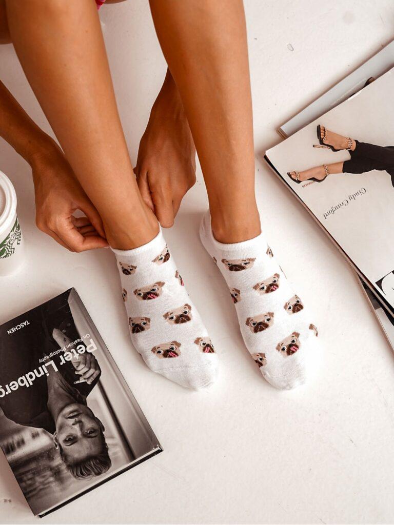 Mops Frauen Socken, Lustige Verrückte Bunte Geschenkidee, Perfektes Geschenk, Mismatched von WorldOfSocks001