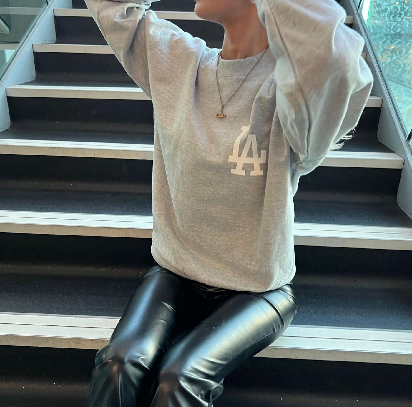 Worldclassca Longsweatshirt Worldclassca Damen Mädchen Oversized Sweatshirt Lounge Homewear Sweater Shirt Bedruckt Schriftzug LA Los Angeles College Uni Farben Freizeit Sport Langarmshirt Oberteil Pulli Pullover Blogger NEU von Worldclassca