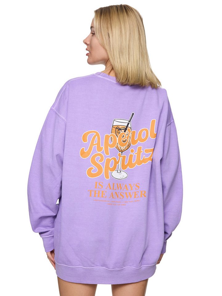 Worldclassca Sweatshirt Worldclassca Oversized Sweatshirt Aperol Spritz Print Langarm Pullover PRINT APEROL SPRITZ IS ALWAYS THE ANSWEAR von Worldclassca