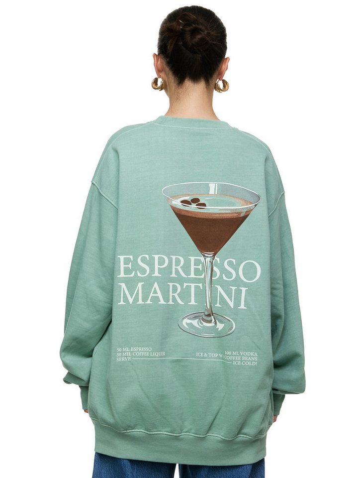 Worldclassca Sweatshirt Worldclassca Oversized Sweatshirt ESPRESSO Print Langarm Pullover Print ESPRESSO MARTINI von Worldclassca