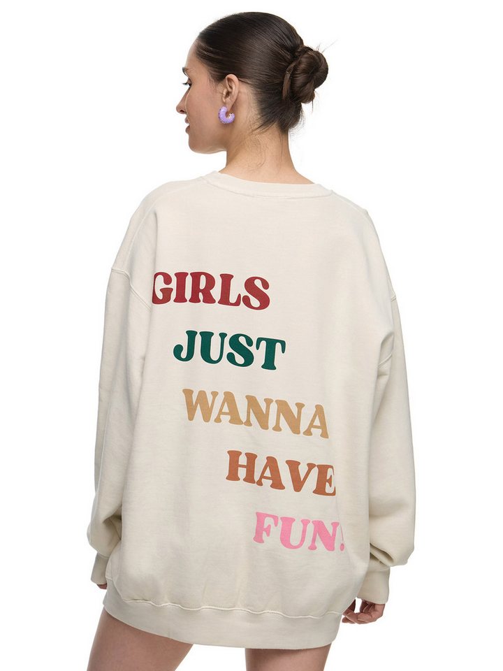 Worldclassca Sweatshirt Worldclassca Oversized Sweatshirt GIRLS FUN Print Langarm Pullover PRINT - GIRLS JUST WANN HAVE FUN von Worldclassca