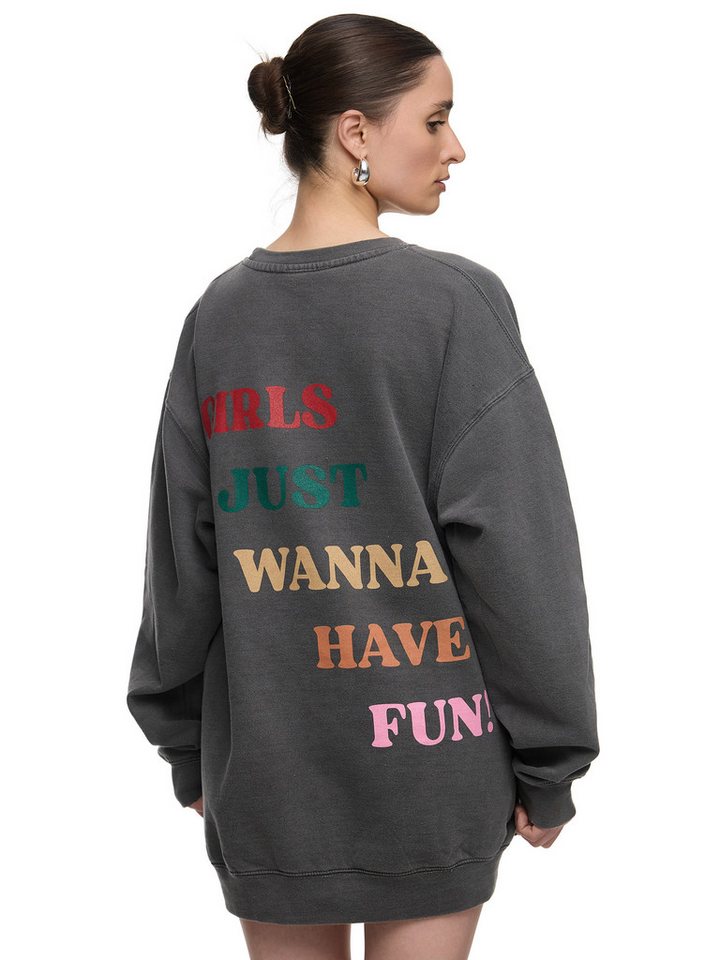Worldclassca Sweatshirt Worldclassca Oversized Sweatshirt GIRLS FUN Print Langarm Pullover PRINT - GIRLS JUST WANN HAVE FUN von Worldclassca