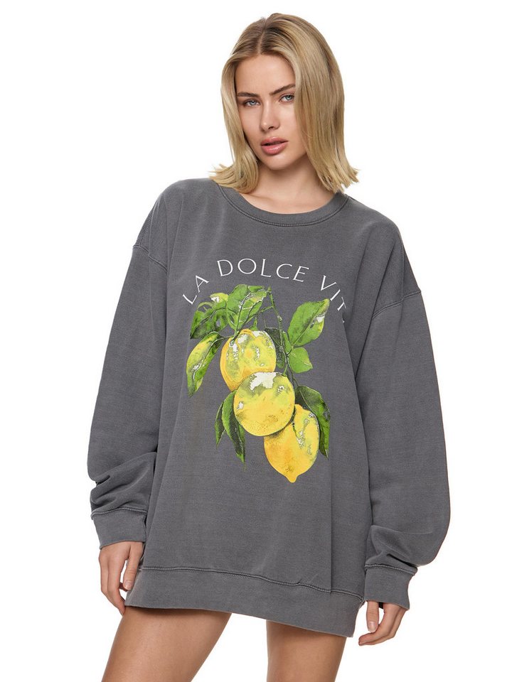 Worldclassca Sweatshirt Worldclassca Oversized Sweatshirt LA DOLCE VITA Print Langarm Pullover LEMON PRINT von Worldclassca