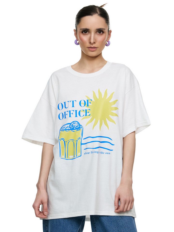 Worldclassca T-Shirt Worldclassca Oversized Print OUT OF OFFICE T-Shirt lang Oberteil PRINT - OUT OF OFFICE - SLOW LIVING BY THE SUN von Worldclassca