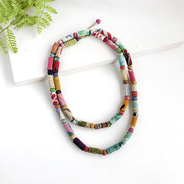 Worldfinds Kantha Dot Dash Necklace von Worldfinds