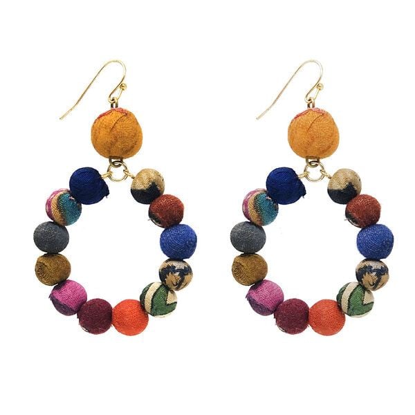 Worldfinds Kantha Petite Dangling Hoops von Worldfinds