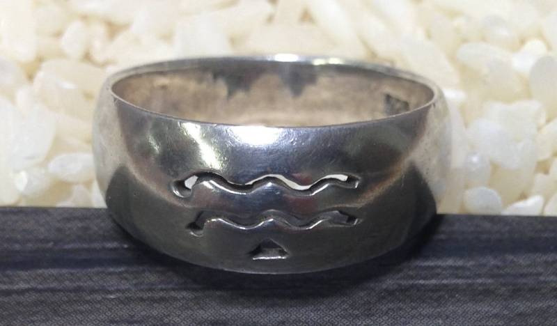 Bandring Aus Sterlingsilber, Handgefertigt, Geätzte Wellen, Boho-Stil, Einzigartiges Silberband Bandring Aus Sterlingsilber, Handgefertigt, Geätzte Wellen, Boho-Stil, Einzigartiges Silberband von WorldofBacara