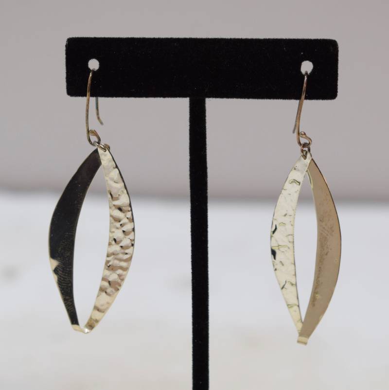 Ohrringe Sterling Silber Gehämmert Oval Ohrringe Sterling Silber Gehämmert Oval von WorldofBacara
