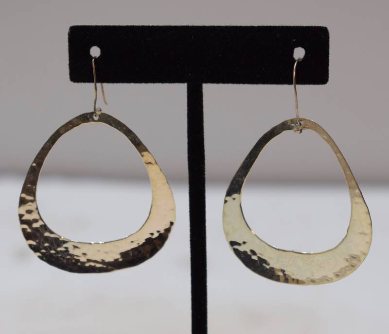 Ohrringe Sterling Silber Oval Gehämmert Hoop 60 Mm Ohrringe Sterling Silber Oval Gehämmert Hoop 60 Mm von WorldofBacara