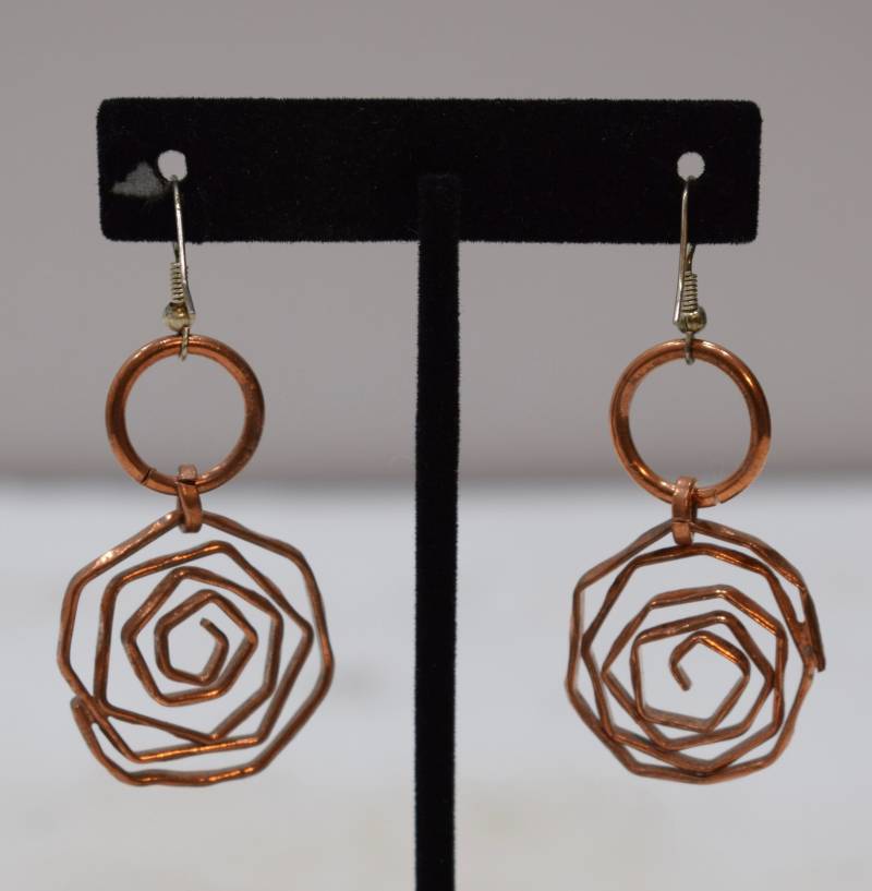 Ohrringe Überzogenes Kupfer Texturierte Coiled Baumeln 58 Mm von WorldofBacara
