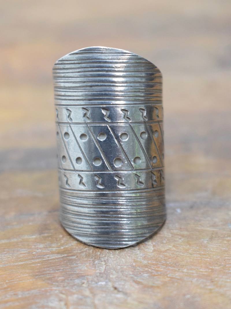 Ring Aus Sterling Silber Hill Tribe Etched Ring Aus Sterling Silber Hill Tribe Etched von WorldofBacara