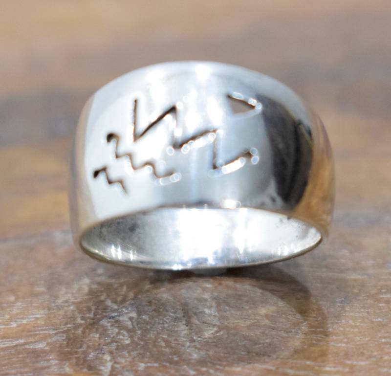 Ring Aus Sterlingsilber Mit Cut-Out-Band Ring Aus Sterlingsilber Mit Cut-Out-Band von WorldofBacara