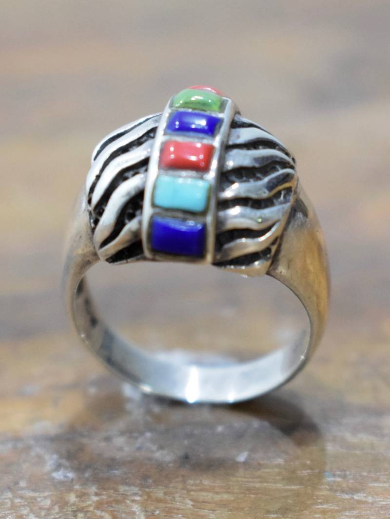 Ring Aus Sterlingsilber Mit Intarsien-Stein Silber-Kuppel-Ring Ring Aus Sterlingsilber Mit Intarsien-Stein Silber-Kuppel-Ring von WorldofBacara