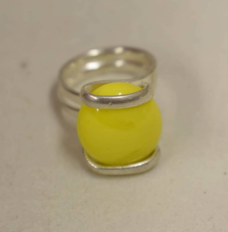 Ring Silber Gelb Glas Handgemachter Glasring von WorldofBacara