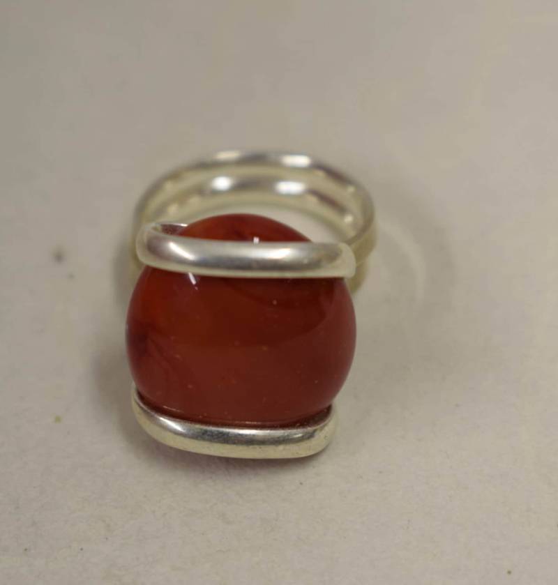 Ring Silber Opak Rot Farbiger Glasring von WorldofBacara