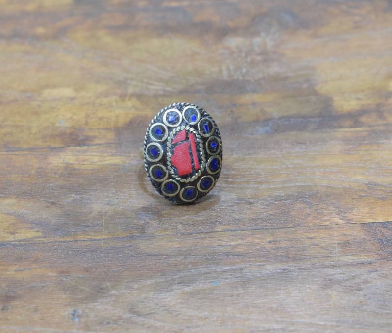 Ringe Indien Messing Inlay Rot Blau Oval Form Ring von WorldofBacara
