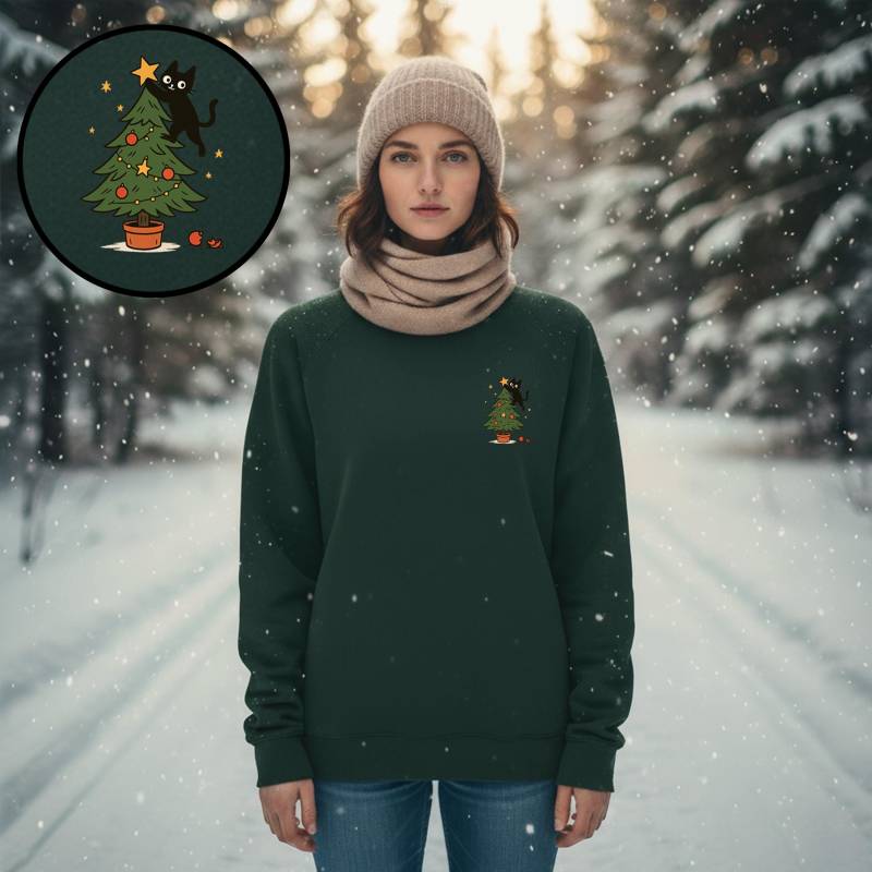 Weihnachtspullover Katze Am Baum Unisex - Lustiges Christmas Cat Design Weihnachtsgeschenk Für Katzenfans von WortundFarbe