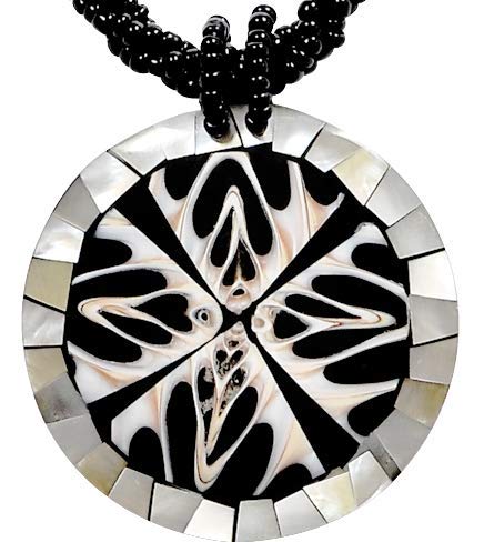 Woru Hals-Kette mit Muschel-Anhänger Halsschmuck von Woru